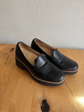 Naturalizer Black Leather Platform Loafers